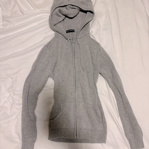 Brandy Melville Alana Zip Up Sweater - Picture 4 of 4